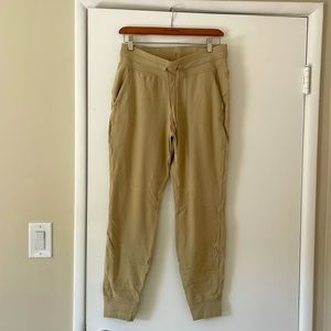 Beige jogger -M